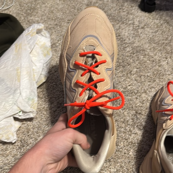 Barely used adidas ozweego - Picture 8 of 14